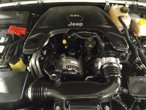 Used 2018 Jeep Wrangler Unlimited Sport AWD/4WD image 30