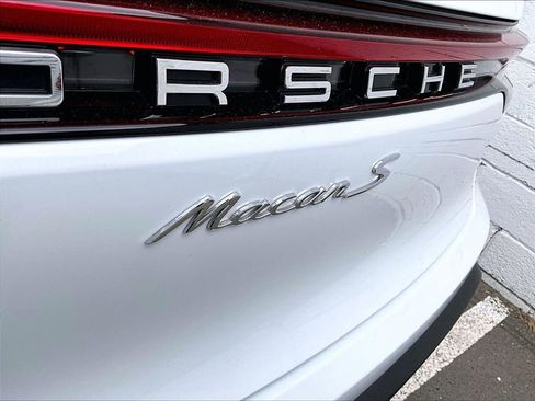 Certified 2025 Porsche Macan S AWD/4WD image 33