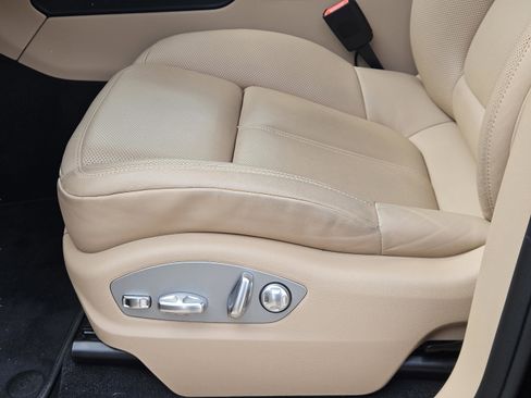 Certified 2026 Porsche Macan image 23