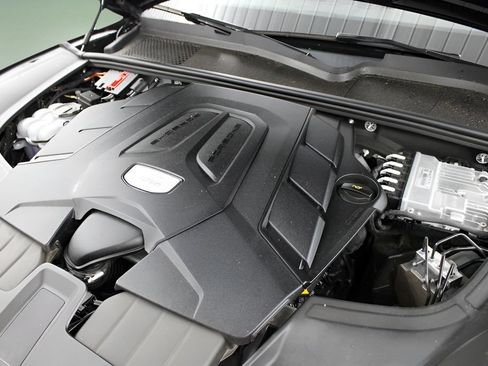 Used 2023 Porsche Cayenne AWD/4WD image 40