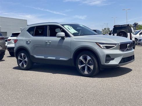 New 2025 Volvo XC40 B5 Core w/ Protection Package Premier image 4