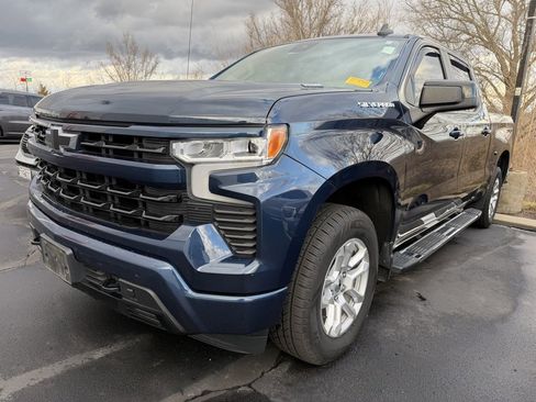 Used 2022 Chevrolet Silverado 1500 RST image 2