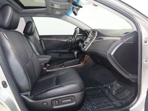 Used 2011 Toyota Avalon FWD image 13