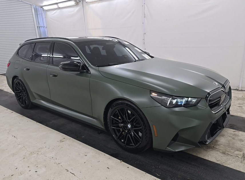 Used 2025 BMW M5 Touring AWD/4WD image 1