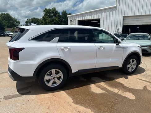 Certified 2026 Kia Sorento LX FWD image 16