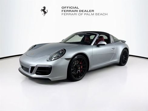 Used 2018 Porsche 911 Targa 4 GTS image 3