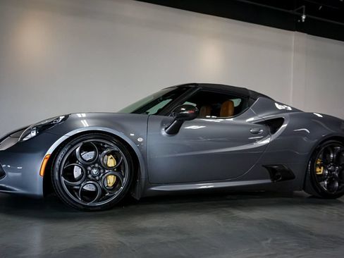 Used 2020 Alfa Romeo 4C Spider w/ Bright Package RWD image 57