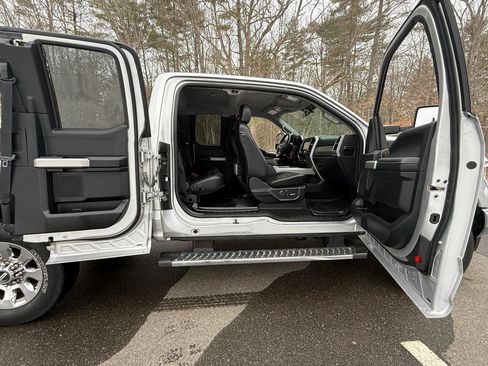 Used 2019 Ford F250 Lariat w/ Chrome Package image 32