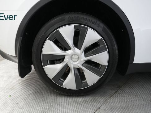 Used 2023 Tesla Model Y Long Range AWD/4WD image 22