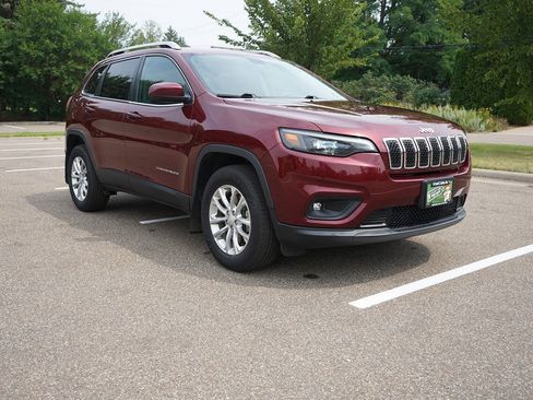 Used 2019 Jeep Cherokee Latitude w/ Cold Weather Group AWD/4WD image 3