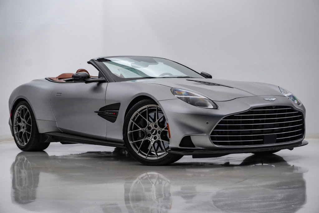 Used 2026 Aston Martin Vanquish Convertible RWD image 1