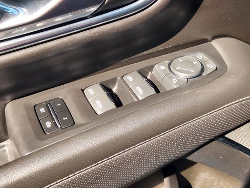 Used 2023 Chevrolet Suburban Premier image 25