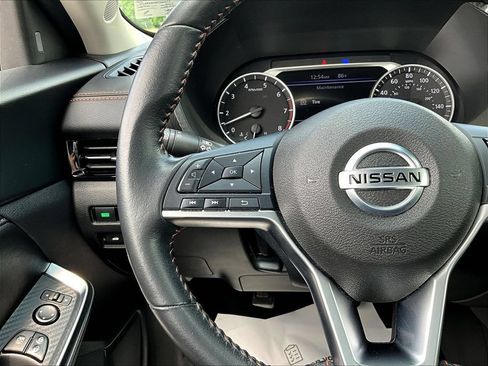 Used 2023 Nissan Sentra SR w/ Electronics Package FWD image 11
