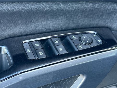 Used 2022 Nissan Pathfinder SL w/ SL Black Package image 12