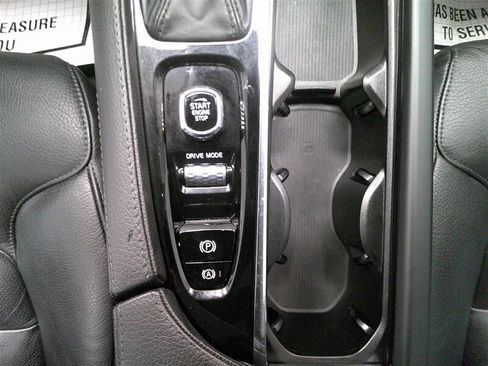 Used 2020 Volvo XC90 T6 Momentum w/ Protection Package Premier image 29