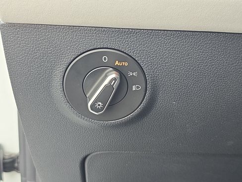 New 2026 Volkswagen Taos SE image 24