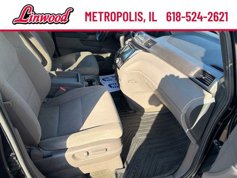 Used 2017 Honda Odyssey SE image 6