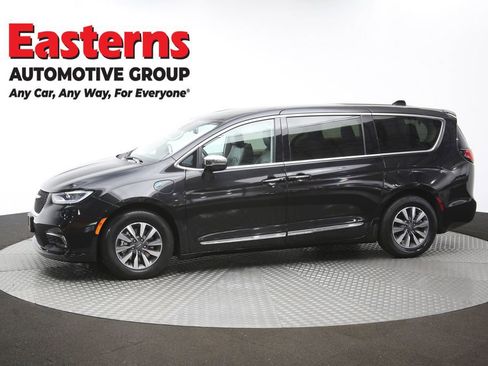 Used 2023 Chrysler Pacifica Limited FWD image 62
