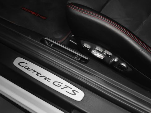 Certified 2016 Porsche 911 Carrera GTS RWD image 39