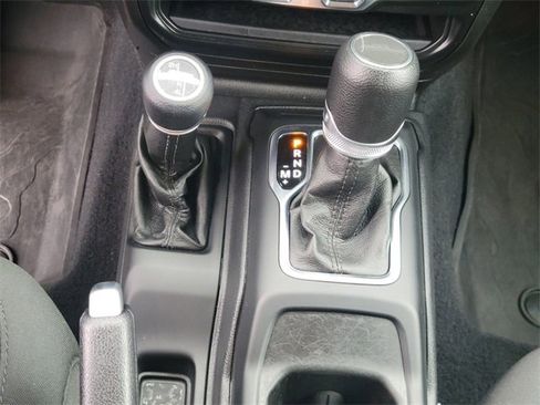 Used 2022 Jeep Gladiator Willys image 23