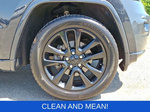 Used 2018 Jeep Grand Cherokee Altitude AWD/4WD image 9