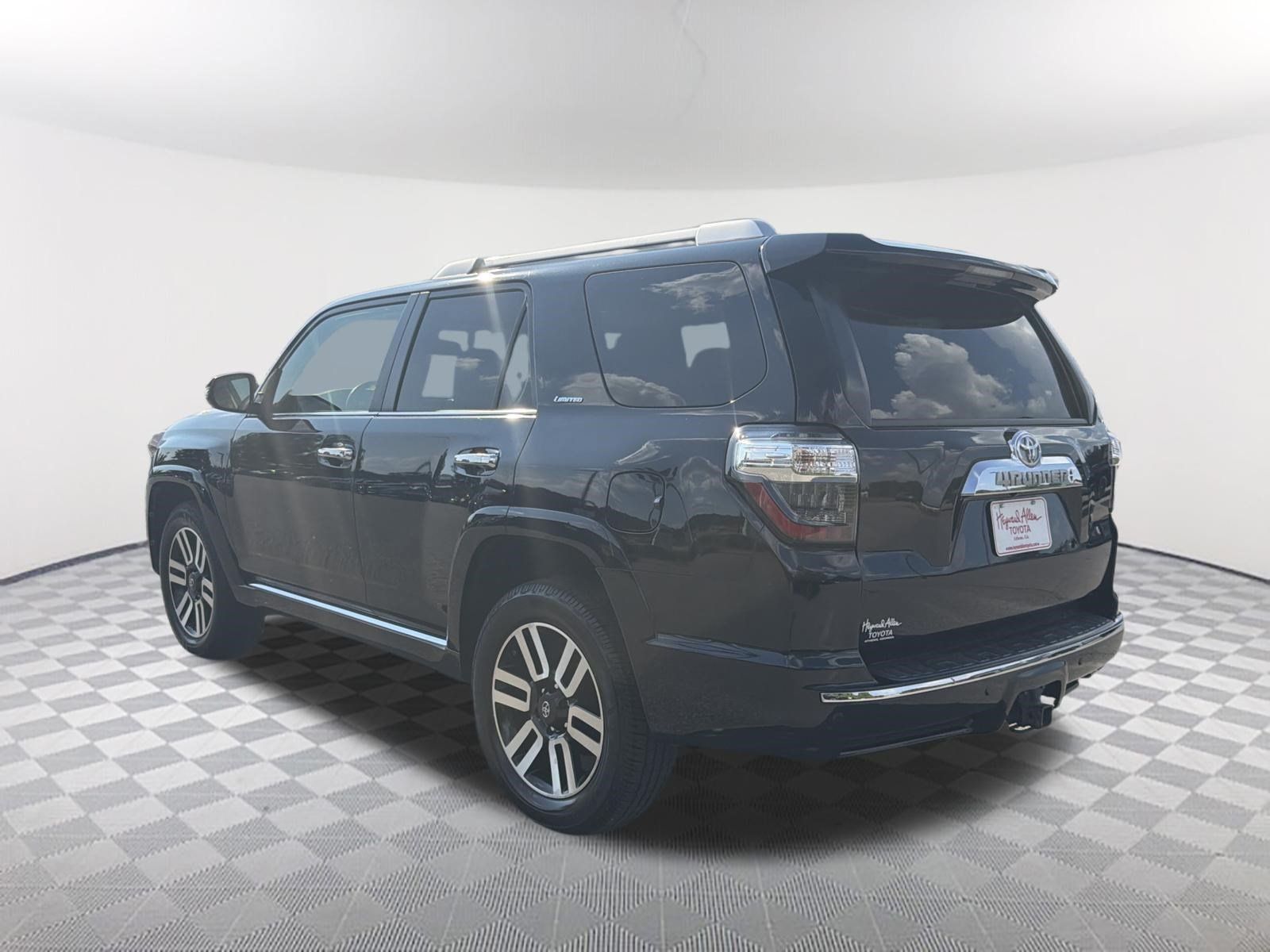 Used 2015 Toyota 4Runner Limited AWD/4WD image 14