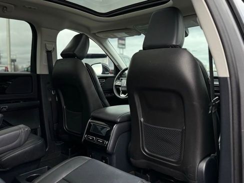 Used 2025 Lincoln Aviator AWD image 15