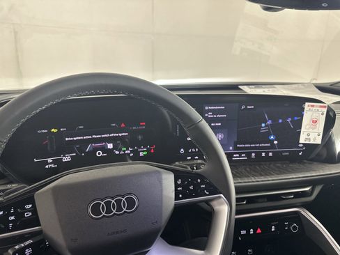 Used 2025 Audi Q5 Premium Plus w/ Premium Plus image 16