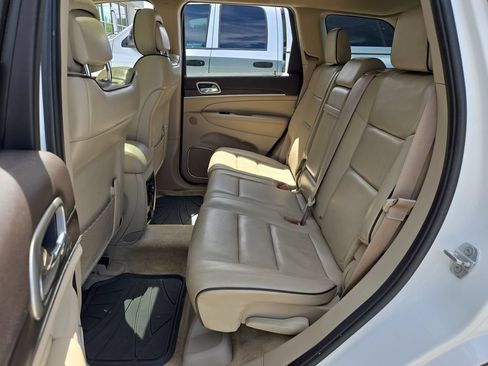 Used 2015 Jeep Grand Cherokee Overland w/ Advanced Technology Group AWD/4WD image 15