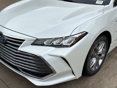 Used 2021 Toyota Avalon XLE w/ Moonroof Package FWD image 6