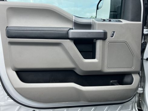 Used 2019 Ford F150 XLT w/ Equipment Group 302A Luxury AWD/4WD image 17