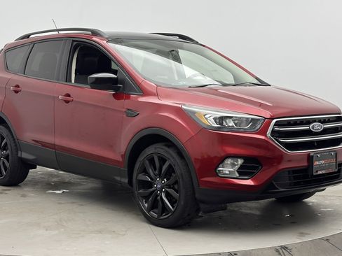 Used 2018 Ford Escape SE w/ SE Sport Appearance Package image 3