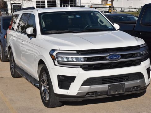Used 2022 Ford Expedition Max XLT image 4