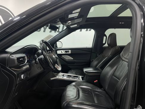 Used 2020 Ford Explorer Platinum w/ Premium Technology Package AWD/4WD image 13