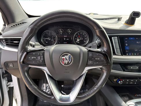Used 2022 Buick Enclave Essence image 16