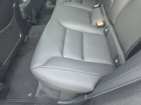 Used 2022 Volvo XC60 B5 Momentum w/ Climate Package image 18