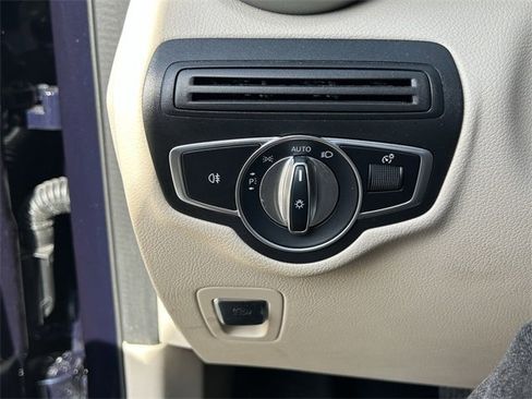 Used 2019 Mercedes-Benz GLC 300 4MATIC image 26