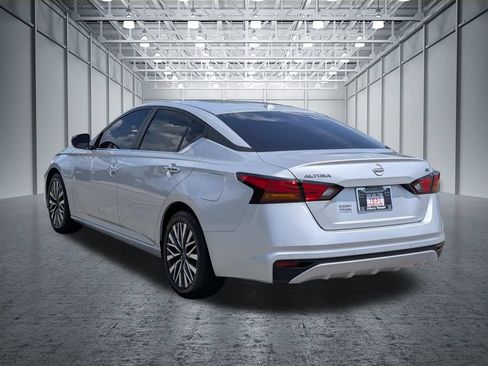 Used 2024 Nissan Altima 2.5 SV FWD image 11