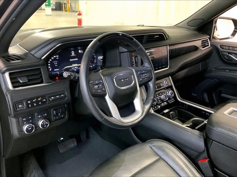 Used 2023 GMC Yukon XL Denali w/ Advanced Technology Package image 17