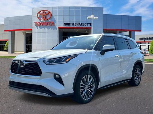 Used 2021 Toyota Highlander Platinum FWD image 5