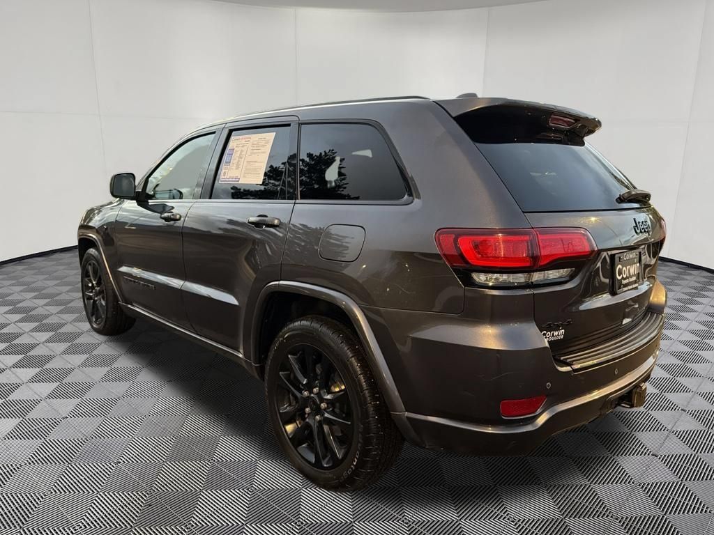 Used 2017 Jeep Grand Cherokee Altitude AWD/4WD image 5