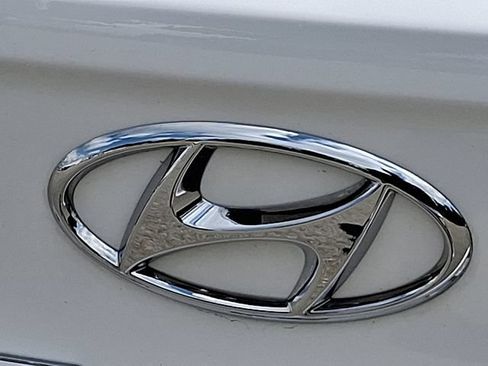 Certified 2023 Hyundai Venue SEL FWD image 28