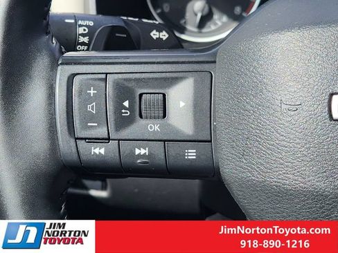 Used 2025 Nissan Rogue SV FWD image 27