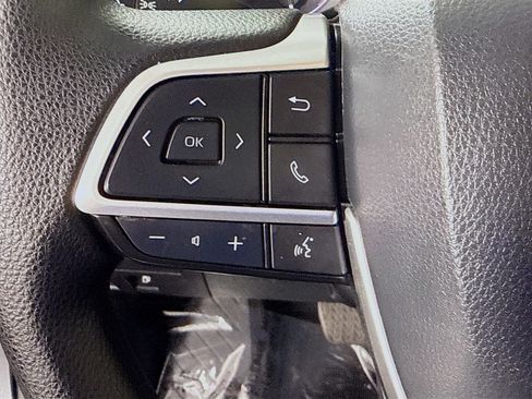 Used 2023 Toyota Highlander L FWD image 14