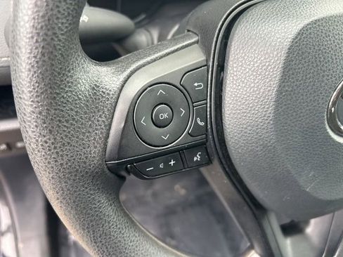 Used 2025 Toyota RAV4 XLE FWD image 32