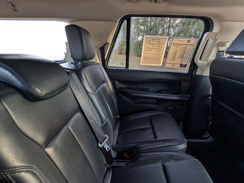 Used 2024 Ford Expedition Max XLT image 34