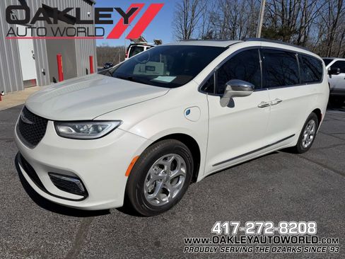 Used 2021 Chrysler Pacifica Limited image 1
