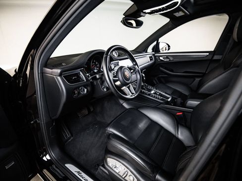 Used 2017 Porsche Macan GTS AWD/4WD image 4