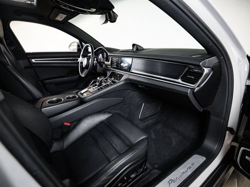 Certified 2022 Porsche Panamera 4 AWD/4WD image 28