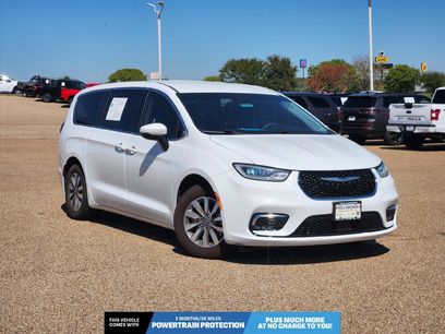 Used 2023 Chrysler Pacifica Touring-L